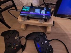 De Google Pixel 8 omgetoverd tot een console-emulatiedock