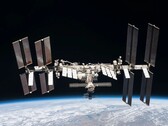 Het ISS in een baan om de aarde (Afbeeldingsbron: NASA; bijgesneden)