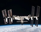 Het ISS in een baan om de aarde (Afbeeldingsbron: NASA; bijgesneden)