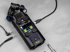 Zoom onthult de H5studio Handy Recorder met grote microfoons die audio-opnamen van hoge kwaliteit kunnen maken op de set. (Afbeeldingsbron: Zoom)