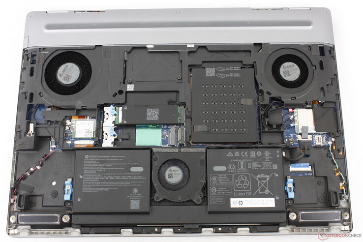 HP ZBook Fury G1i 18 moederbord. Let op de ongebruikelijke plaatsing van de derde ventilator