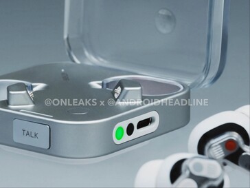 Zijaanzicht van de witte Nothing Ear (3) in de zilveren behuizing met USB-poort. (Afbeeldingsbron: Android Headlines)