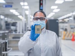 Intel meldt succes met ASML's High-NA EUV-lithografiemachines. Afgebeeld: Een Intel Xeon chip. (Afbeeldingsbron: Intel)
