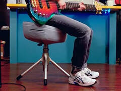 De Throne X kruk van Cooler Master trilt op het ritme van de muziek die wordt uitgevoerd of op de interne metronoom om de muzikale onderdompeling te verbeteren. (Afbeeldingsbron: Cooler Master)