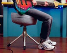 De Throne X kruk van Cooler Master trilt op het ritme van de muziek die wordt uitgevoerd of op de interne metronoom om de muzikale onderdompeling te verbeteren. (Afbeeldingsbron: Cooler Master)