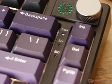 Indicatielampjes geven caps lock, scroll lock en batterijmeldingen aan. 