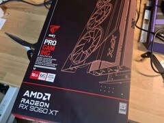 De XFX Pro Gaming-variant van de aankomende Radeon RX 9060 XT. (Afbeeldingsbron: uesato_hinata op Reddit)