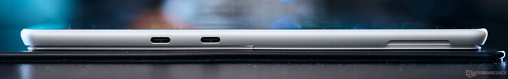 Links: 2x USB-C 4.0 (40 Gbit/s, DisplayPort ALT-modus, Power Delivery)