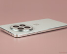 We beschouwden de OnePlus 13 als een soort 'batterij-revolutie' toen we hem vorig jaar bespraken. (Afbeeldingsbron: Notebookcheck)