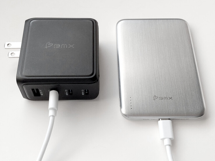 BMX GaNSTA 140W USB-oplader met de BMX SolidSafe Air powerbank.