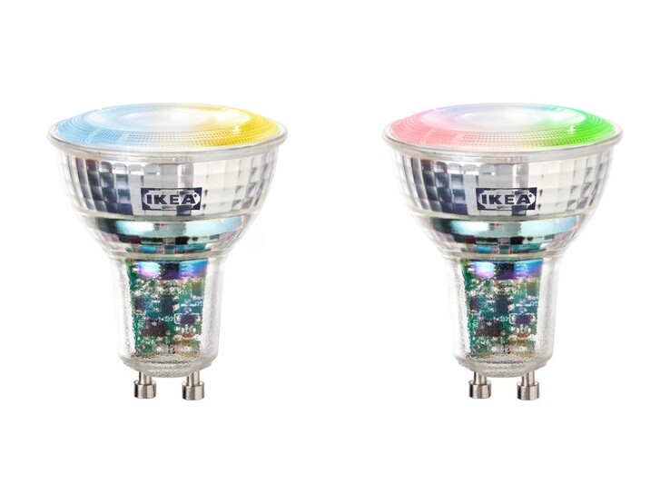 De IKEA Kajplats GU10 LED lamp wit spectrum (links) en kleur en wit spectrum (rechts)