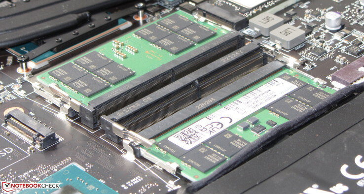 De laptop biedt u opties om de systeemprestaties verder te verhogen: zo zijn bijvoorbeeld slechts twee van de vier RAM-sleuven bezet.