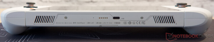 onderkant: pinnen om het toetsenbord, USB C 3.2 met voeding en DisplayPort aan te sluiten