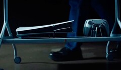 Het voetstuk biedt niet alleen plaats aan een TV, maar ook aan een Sony PS5.