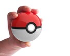 De officiële klassieke rode en witte Poké Ball.