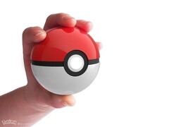 De officiële klassieke rode en witte Poké Ball.