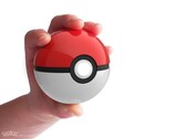 De officiële klassieke rode en witte Poké Ball.