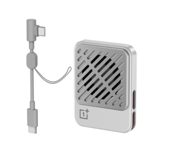 De stroom wordt via USB-C geleverd met maximaal 5V en 0.7A, door de telefoon, een powerbank of een adapter.