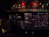 Tesla FSD 12 tijdens een regenachtige rit door San Francisco (afbeelding: WMC/YT)