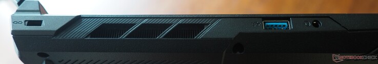 Linkerzijde: Kensington-slot, USB-A 3.2 Gen1, lijningang/uitgang