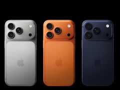 Drie Apple iPhone 17 Pro-toestellen in zilver, oranje en donkerblauw (Afb. bron: Apple)