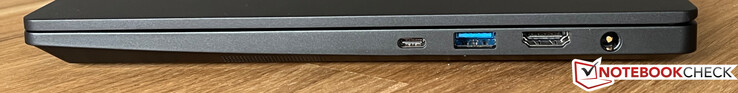 Rechts: USB-C 4.0 met Thunderbolt 4 (40 GBit/s, DisplayPort ALT-modus 1.4, Power Delivery), USB 3.2 Gen 1 (5 GBit/s), HDMI 2.0b, voeding