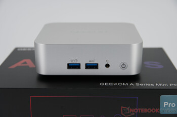 Geekom A5 Pro 2026 - Aansluitingen op de voorkant
