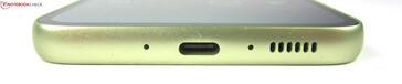 Onder: microfoon, USB-C 2.0, luidspreker