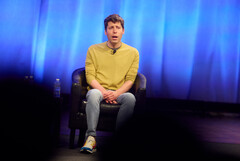 Sam Altman heeft gepleit voor een &quot;samensmelting&quot; tussen mensen en machines. (Afbeeldingsbron: Jared Charney, MIT)