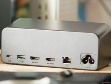 MOKiN 13-in-1 USB-C-dockingstation: poorten aan de achterzijde leeg