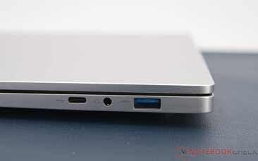 Ninkear S14 - Aansluitingen aan de rechterkant