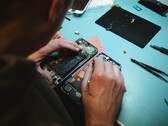 Apple heeft het voor doe-het-zelvers gemakkelijker gemaakt om hun eigen iPhones te repareren (afbeelding via Unsplash)