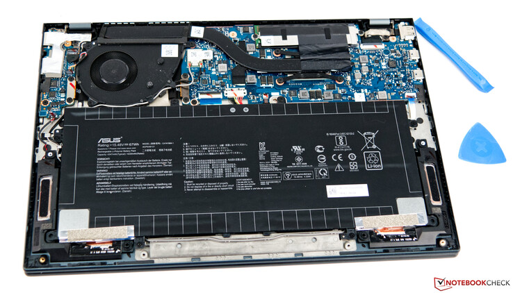 De Asus ZenBook 13 UM325S zonder de onderkant van de behuizing