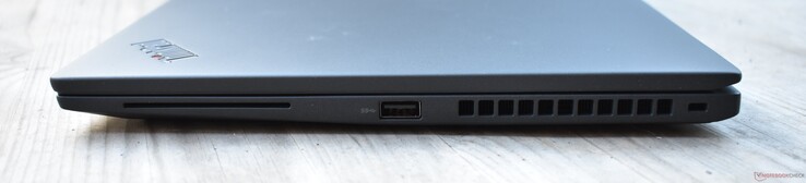 Rechts: smartcardlezer, USB-A 3.2 Gen 1, Kensington-slot