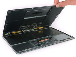 De MacBook 12 is ventilatorloos, waardoor elke vorm van geluid is weggenomen. (Foto: iFixit)