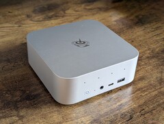 De SEi13 heeft hetzelfde ontwerp als de GTi13 Ultra, maar in een kleinere en lichtere verpakking (Afbeelding bron: Notebookcheck)