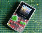 Een volledig geassembleerde ReBoy-kit met een afzonderlijk verkrijgbare Raspberry Pi Zero en GameBoy Color-behuizing (afbeelding: Kickstarter).