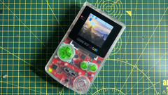 Een volledig geassembleerde ReBoy-kit met een afzonderlijk verkrijgbare Raspberry Pi Zero en GameBoy Color-behuizing (afbeelding: Kickstarter).