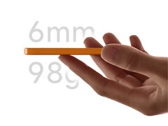 Xiaomi herintroduceert de Ultrathin Magnetic Power Bank op het lanceringsevenement op 28 februari. Afgebeeld: een promofoto die het lichtgewicht en dunne ontwerp van de powerbank laat zien.