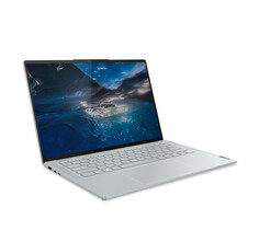 De Yoga Slim 7i Pro X in Cloud Grey. (Afbeelding bron: Lenovo)