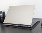De Blitz Ultra 2 14 is beter te upgraden en te repareren dan populaire modellen van Dell of HP, maar dit gaat wel ten koste van de grootte en het gewicht (Afbeelding bron: Notebookcheck)