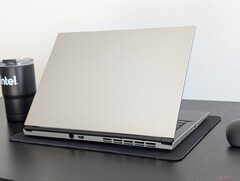 De Blitz Ultra 2 14 is beter te upgraden en te repareren dan populaire modellen van Dell of HP, maar dit gaat wel ten koste van de grootte en het gewicht (Afbeelding bron: Notebookcheck)