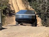 Cybertruck off-road testen op Hollister Hills SVRA 'steps' (afbeelding: Dima Zeniuk/X)