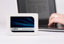 In review: Crucial MX500 4 TB. Testapparaat geleverd door Crucial Duitsland.