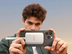 Lexar ES5: SSD met USB-C kan magnetisch aan apparaten worden bevestigd (Afbeelding bron: Lexar)