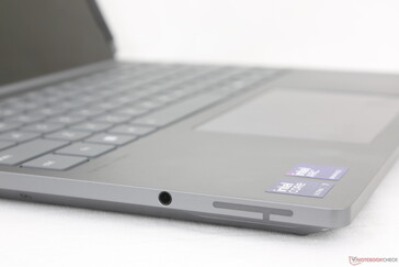 Vertrouwd ThinkBook uiterlijk en materialen ondanks de unieke hardwarefuncties