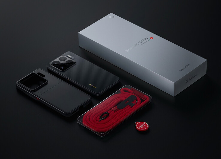 De Xiaomi 15S Pro wordt geleverd met handige accessoires in de doos. (Afbeeldingsbron: Xiaomi)