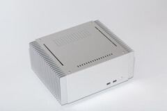 De UP3-behuizing van Turemetal is compact maar heeft een uitstekend warmteafvoerpotentieel (Afbeelding Bron: ChipHell)