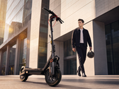 Ninebot Max G3 Pro in een door AI gegenereerd stadslandschap
