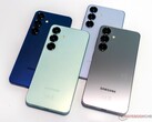 De opvolger van de Galaxy S25 (hier afgebeeld) biedt naar verluidt een grotere accu van 4.300 mAh, maar dit is bescheiden in vergelijking met de Xiaomi 16 en anderen. (Afbeeldingsbron: Notebookcheck)